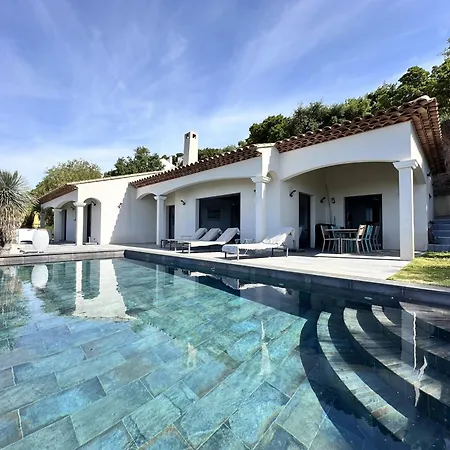 La Vigie, Pour 8 Personnes Avec Piscine Chauffee Et Vue A *