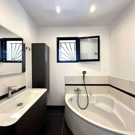 La Vigie, Pour 8 Personnes Avec Piscine Chauffee Et Vue A