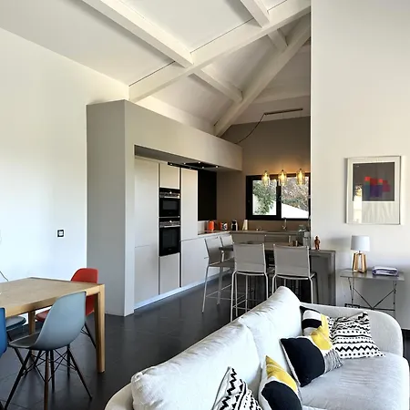 Villa La Vigie, Pour 8 Personnes Avec Piscine Chauffee Et Vue A La Londe-les-Maures